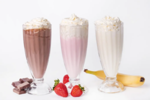 Como fazer milkshake com 3 ingredientes em casa