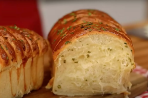 Receita de pão de alho low carb que conquistou o TikTok