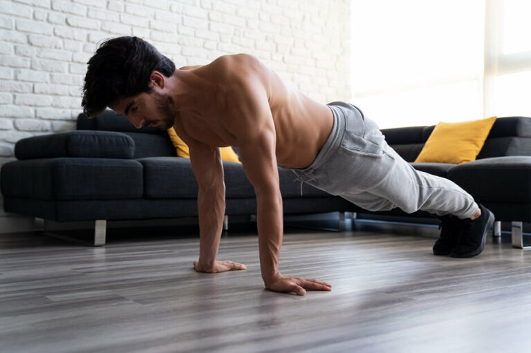 Perder peso e manter a forma está mais ao seu alcance do que nunca. Com disciplina e seguindo essa rotina de exercícios, você pode transformar seu corpo e sua saúde de forma simples, sem precisar investir em equipamentos ou academias caras.