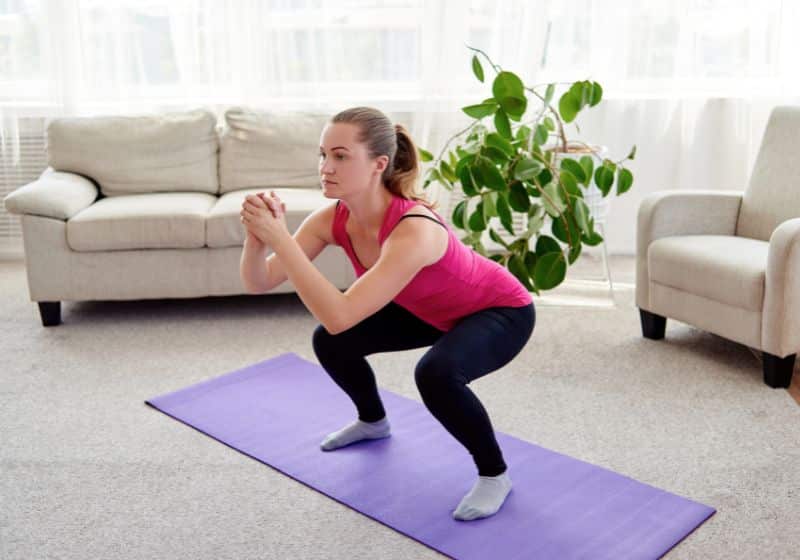 Perder peso e manter a forma está mais ao seu alcance do que nunca.

Com disciplina e seguindo essa rotina de exercícios, você pode transformar seu corpo e sua saúde de forma simples, sem precisar investir em equipamentos ou academias caras.
