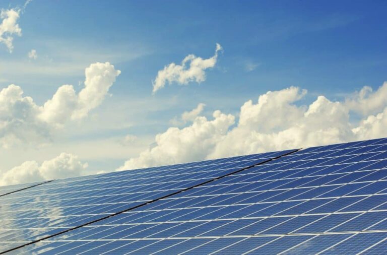 Energia solar: vale a pena instalar no Brasil em 2025?